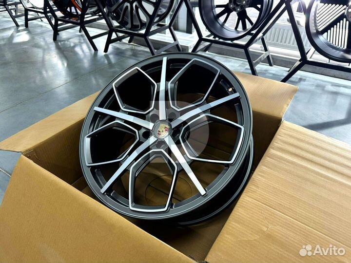 Кованые диски на Porsche Panamera II R21