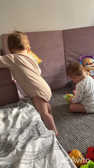 Няня для девочек-двойняшек