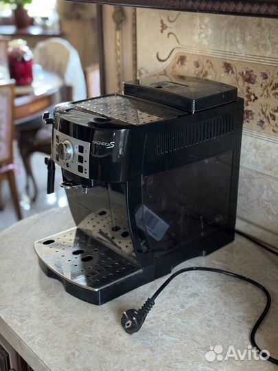 Кофемашина DeLonghi ecam 22.110.В