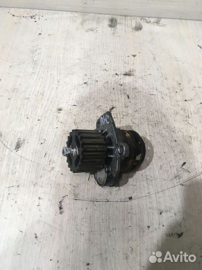 Насос охлаждения помпа Тоуран 045121019d