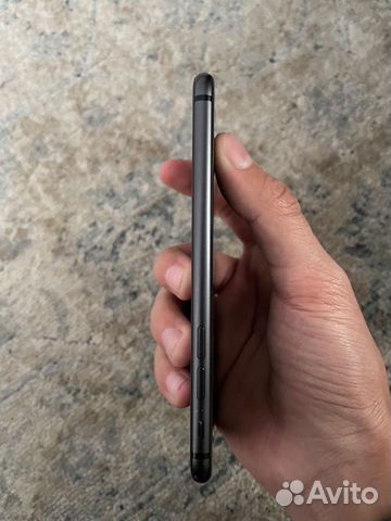 Телефон iPhone 8