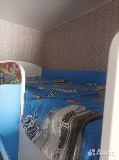 Детская двухярусная кровать со столом и шкафом