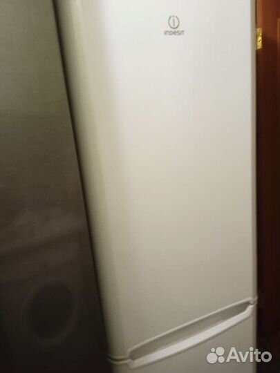 Продам холодильник индезит ноу фрост отличный