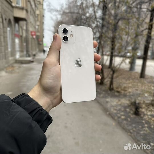 iPhone 12, 64 ГБ