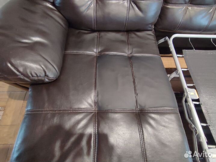 Кожаный диванчик бу