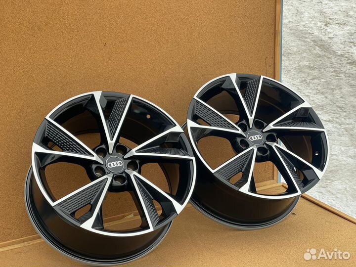 Диски R17 Audi RS-2 жабры черные