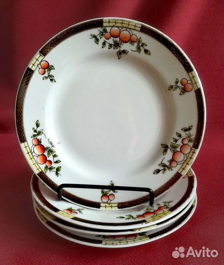 Тарелка Ягодки Дулево Чайная пара Молочник