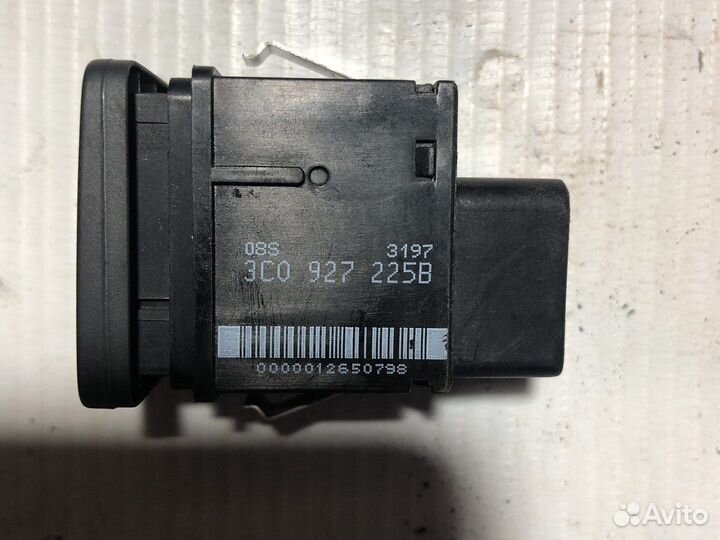 Кнопка стояночного тормоза VAG 3C0 927 225B