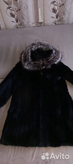 Шуба из нутрии, капюшон отделка песец