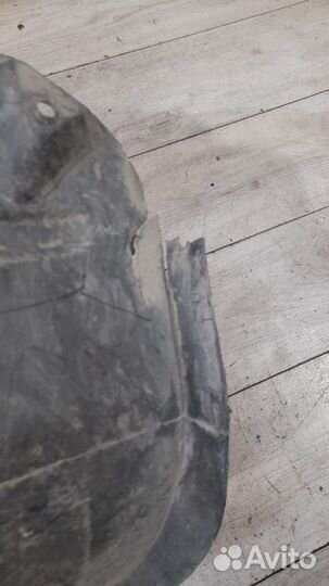 Подкрылок передний правый Peugeot 308 С 2007 По