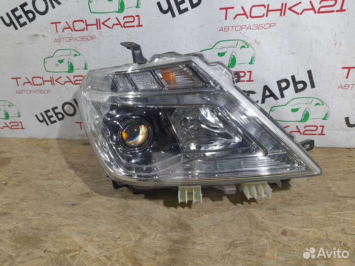 Фара правая Nissan Patrol Y62 (2010-2014)