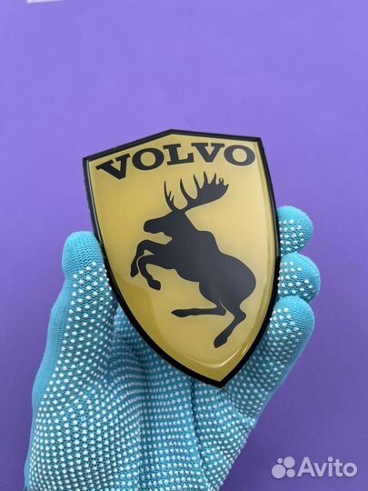 Эмблема герб лось Volvo желтый значок Вольво шильд