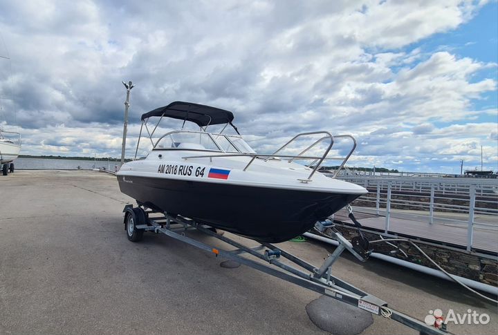 Катер с каютой phoenix 560