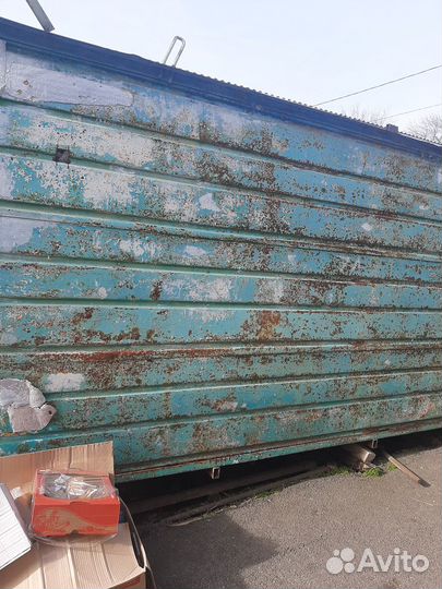 Металлический вагончик