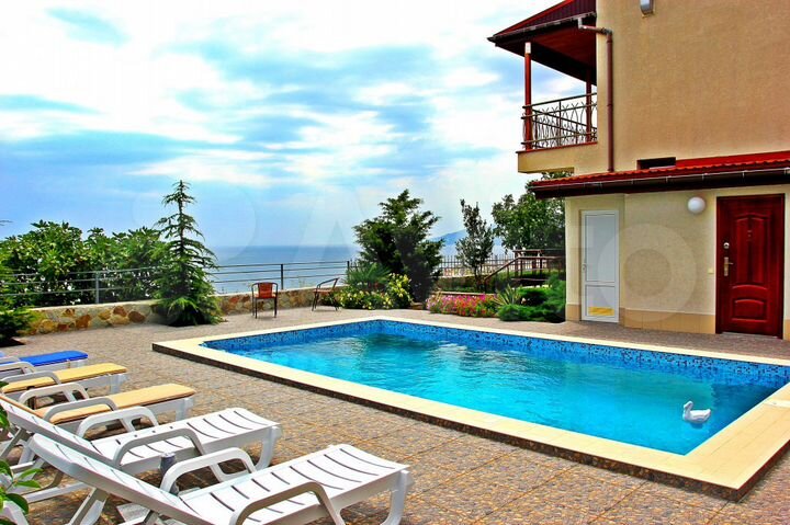 Дом 200 м² на участке 9 сот.