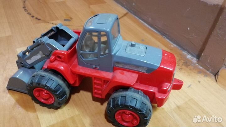 Игрушка бульдозер