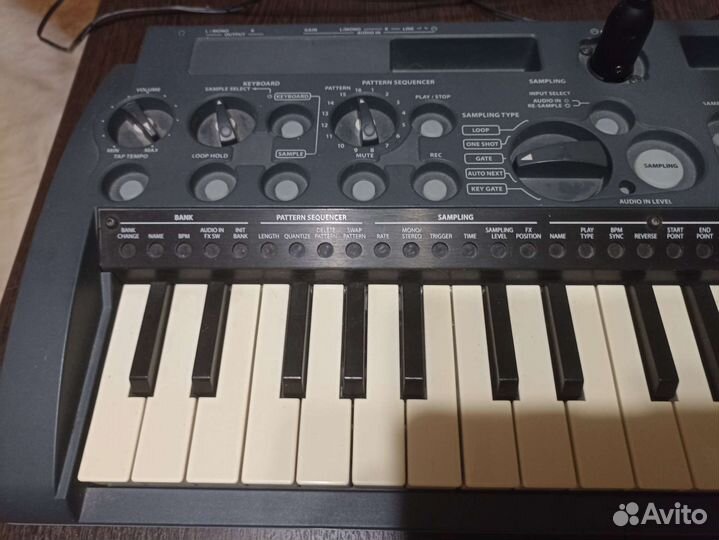 Синтезатор Korg microsampler