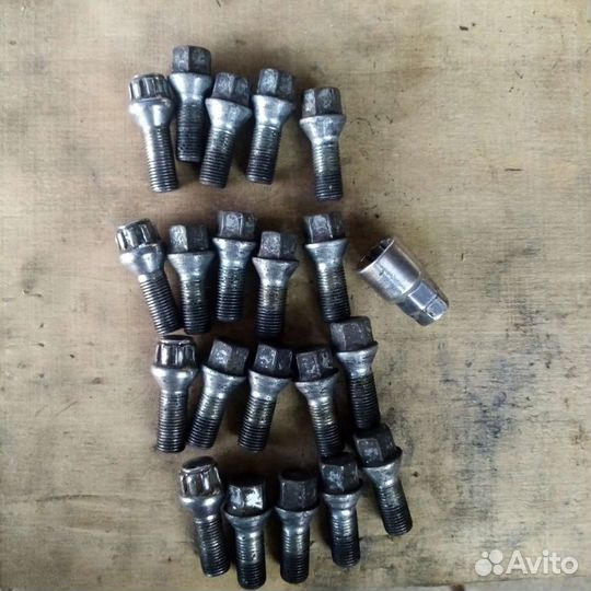 Комплект Колёсных болтов + секретки