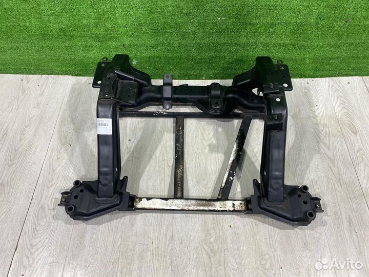 Подрамник Nissan Elgrand E51 VQ35DE передний