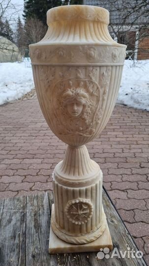 Ваза из мрамора