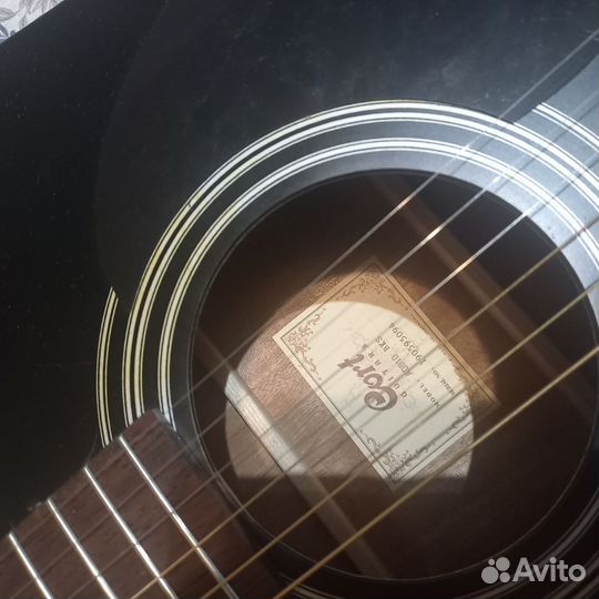 Акустическая гитара