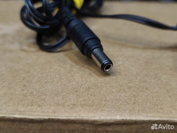 Блок питания UT18-090070U 9V 700mA