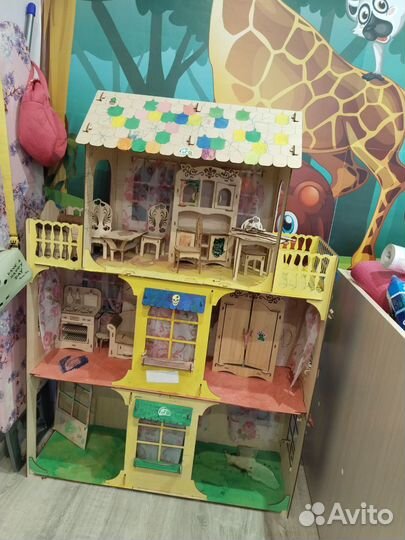 Большой кукольный домик деревянный