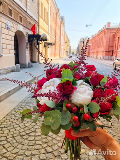 Свадебный букет в красных бордовых тонах