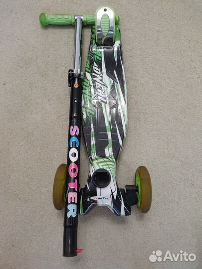 Детский трехколесный самокат светящиеся колеса