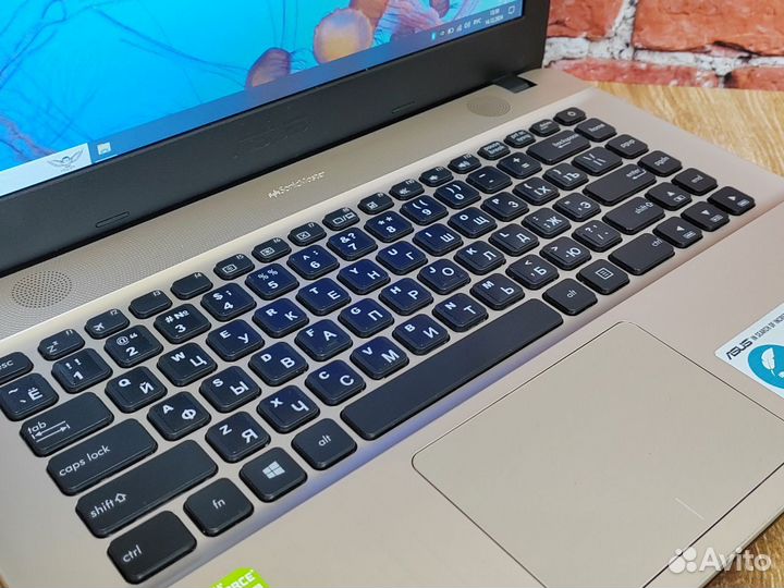 Лёгкий Asus Core i5 7200U/GeF 920MX/8Gb/14