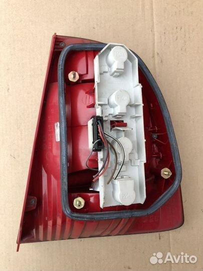 Фонарь задний левый Skoda Superb 1