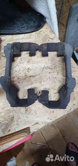 Скобы на супорт 2 шт