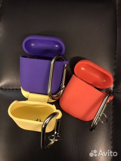 Чехол силиконовый с карабином AirPods 2