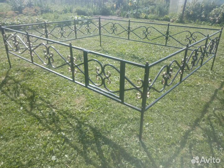 Ограды на кладбище