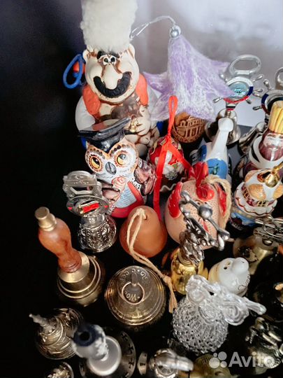 Сувенирные колокольчики около 47 шт