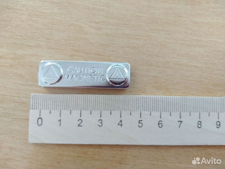 Магнитное крепление для бейджа с клеевым слоем