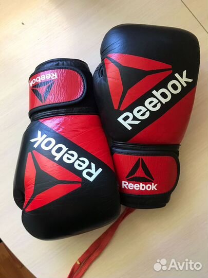 Боксерские перчатки reebok 10-12 oz