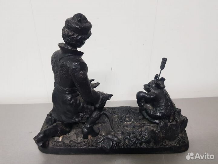 Статуэтка чугун 
