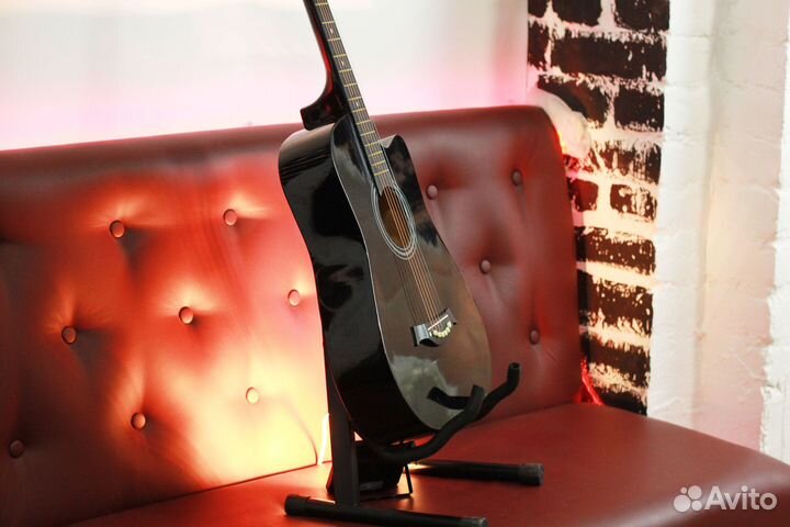 Акустическая гитара