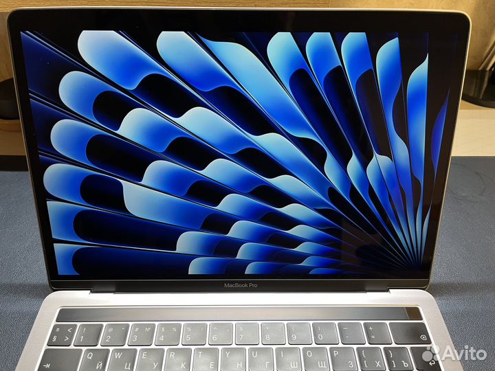 Macbook Pro 13 2019 i7 16GB