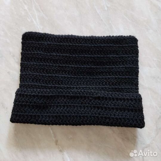 Вязаная шапка ручной работы