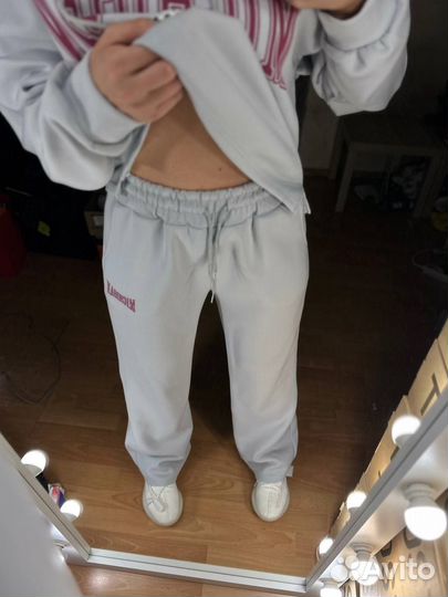 Женский спортивный костюм