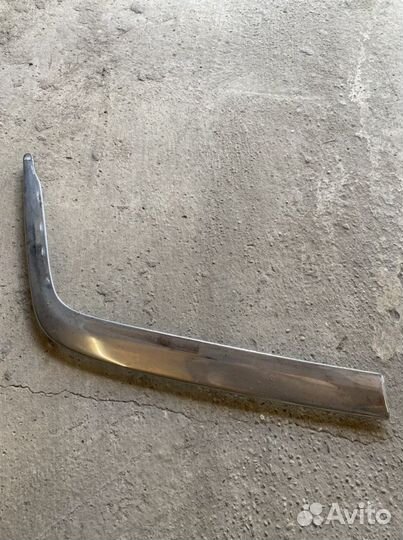 Молдинг переднего бампера w140 правый