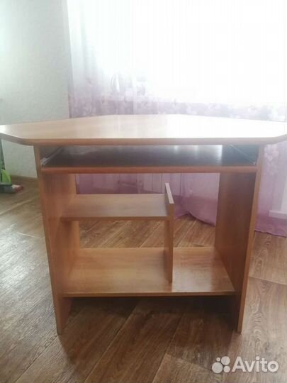 Стол компьютерный