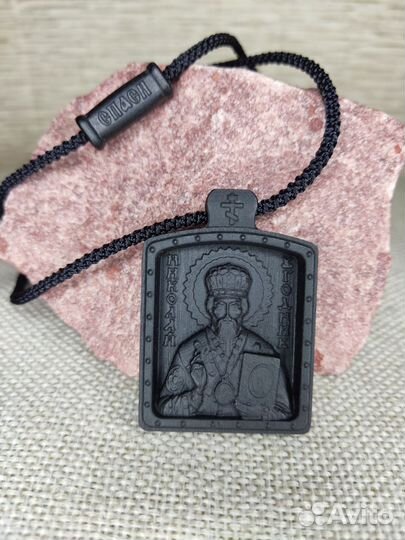 Иконка нательная резная