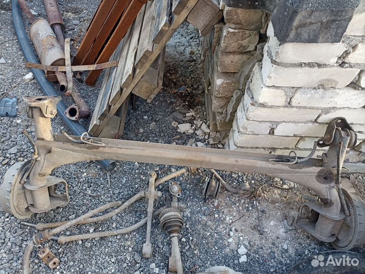 Задняя балка приора в сборе