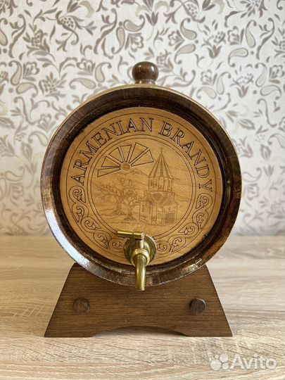 Деревянный бочонок для вина