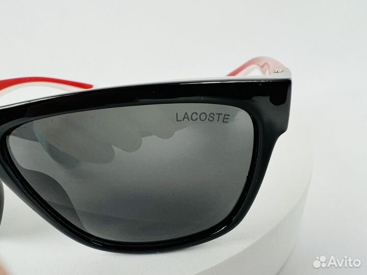 Солнцезащитные очки Lacoste