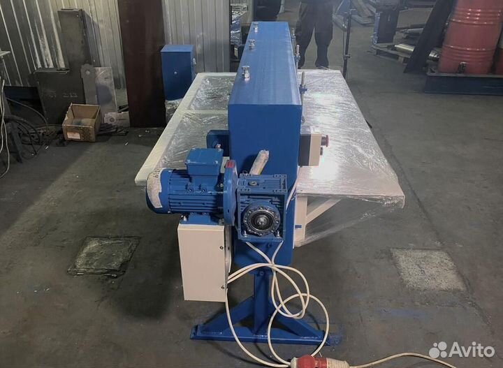 Машина для нанесения ребер жесткости