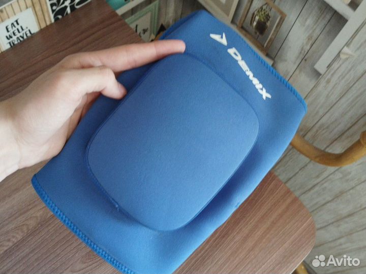 Волейбольные наколенники demix